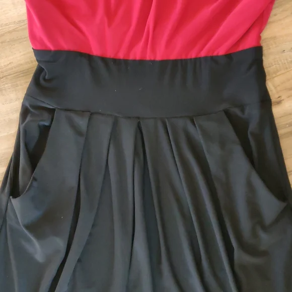 Beautiful beaded neck dress WITH POCKETS - Picture 2 of 6